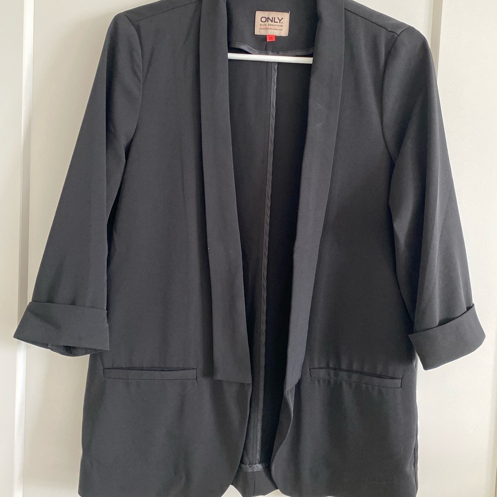 Brand new lightweight blazer. Bought from pseudio.